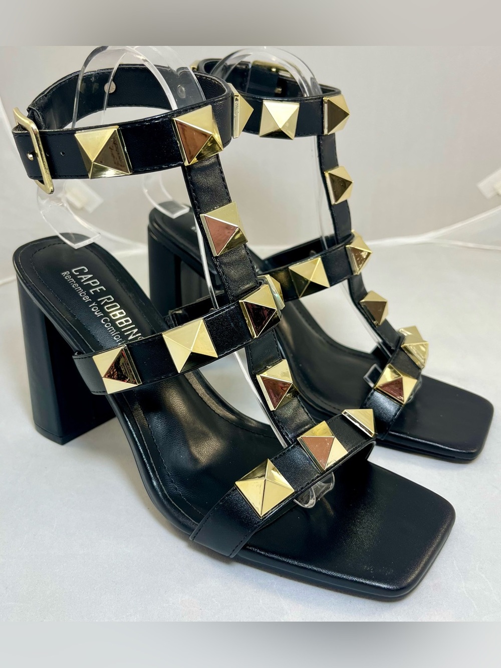 NIB Cape Robbin Shakesphere Black Studded Strappy Block Heel Sandals Size 7.5